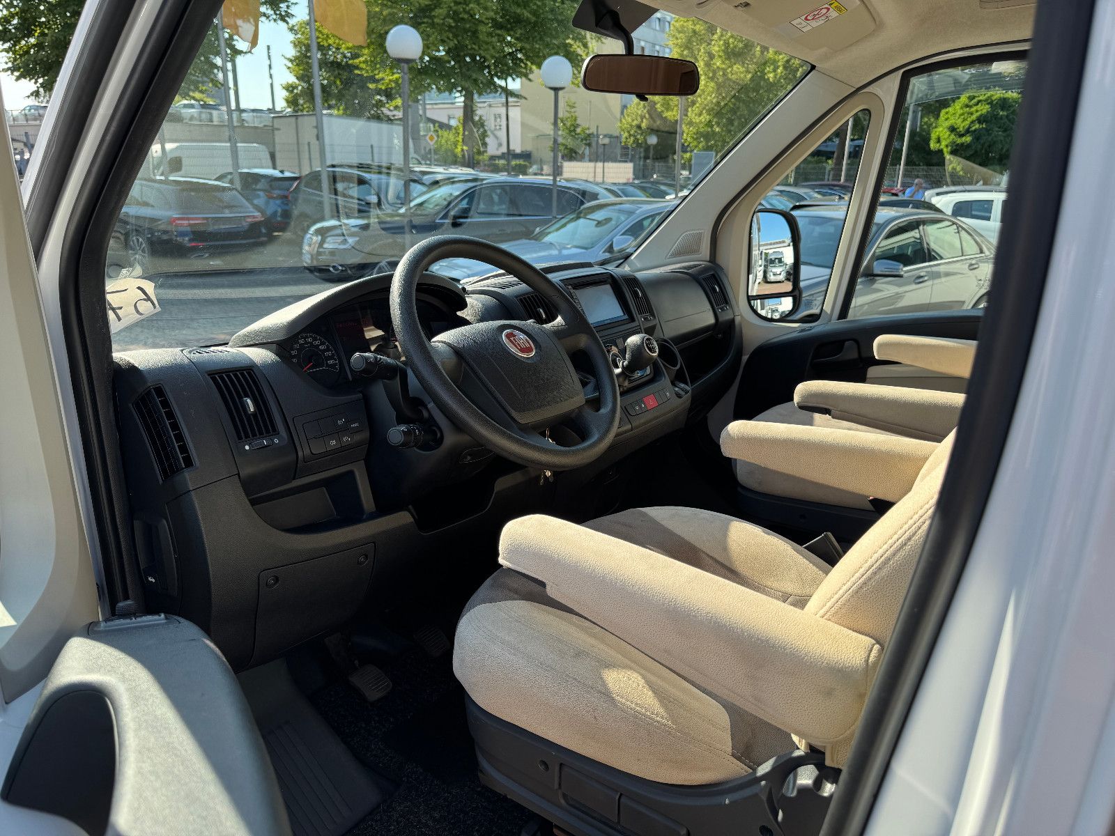 Fahrzeugabbildung Sunlight T 68 FIAT DUCATO NAVI KAMERA SAT TV EB & HUBBETT