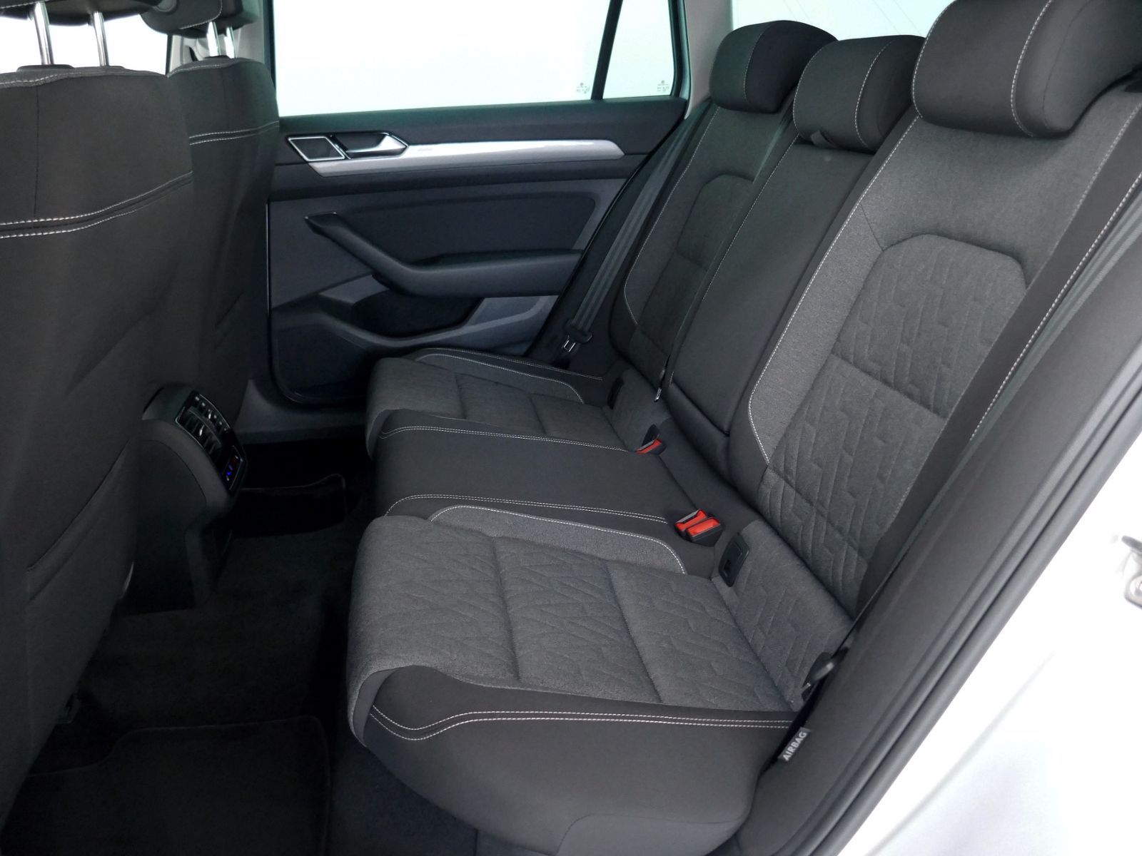 Fahrzeugabbildung Volkswagen Passat Variant Business 2.0 TDI DSG | LED RFK