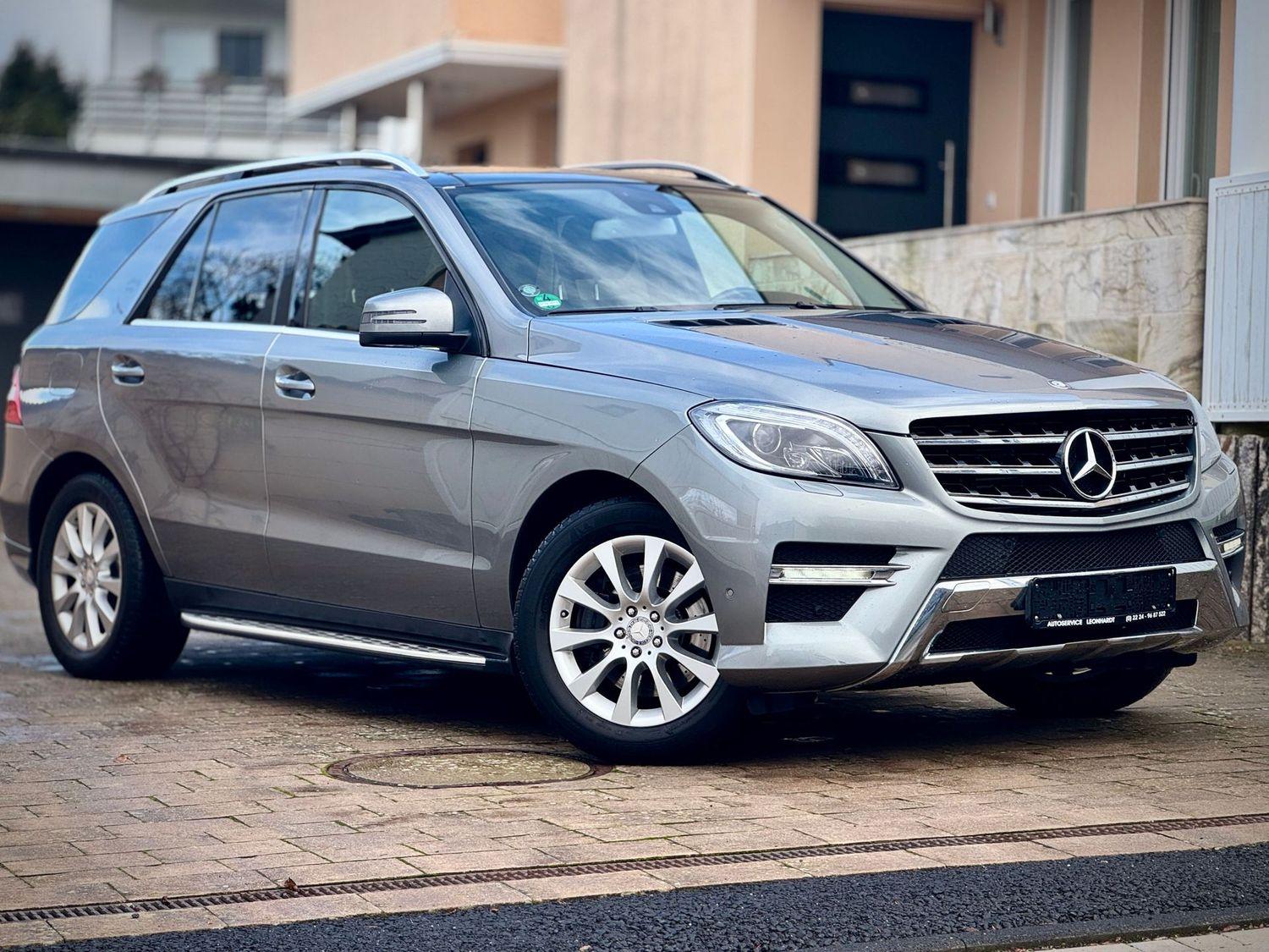 Mercedes-Benz ML 350 CDI BlueTec - AHK|TÜV|Pano|AMG-Extr.|TOP