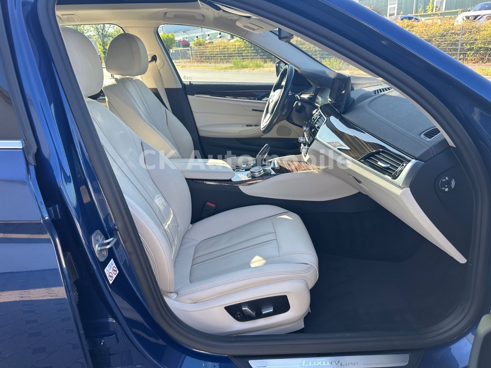 Fahrzeugabbildung BMW 530e xDrive Touring Luxury Line/Pano/LED/Kam/AHK