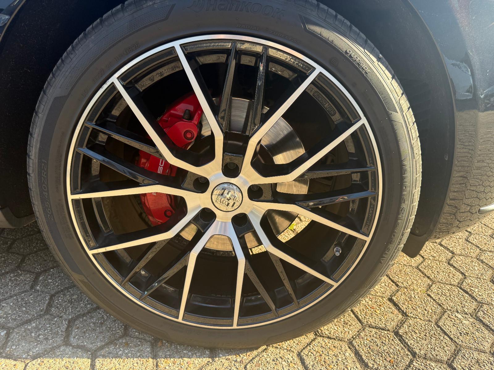 Porsche Macan Turbo*ACC*CAM*AHK*PANO