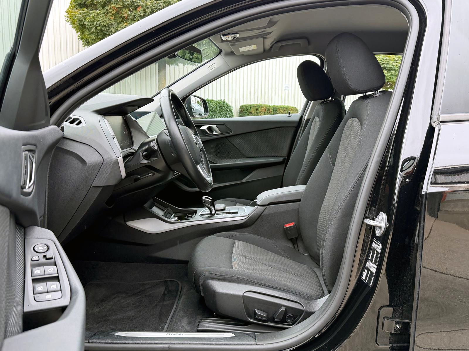 Fahrzeugabbildung BMW 118i Advantage Steptr. HUD KAM SHZ LHZ CarPlay