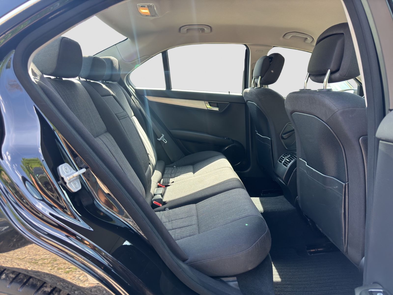 Fahrzeugabbildung Mercedes-Benz C 200 CGI BlueEfficiency/Klimaautom./Tempo.
