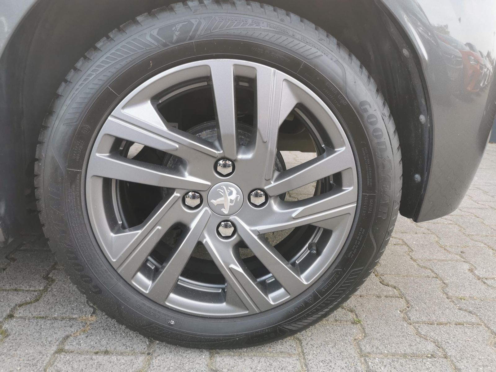 Fahrzeugabbildung Peugeot 208 1.2 PureTech 75, Active Pack