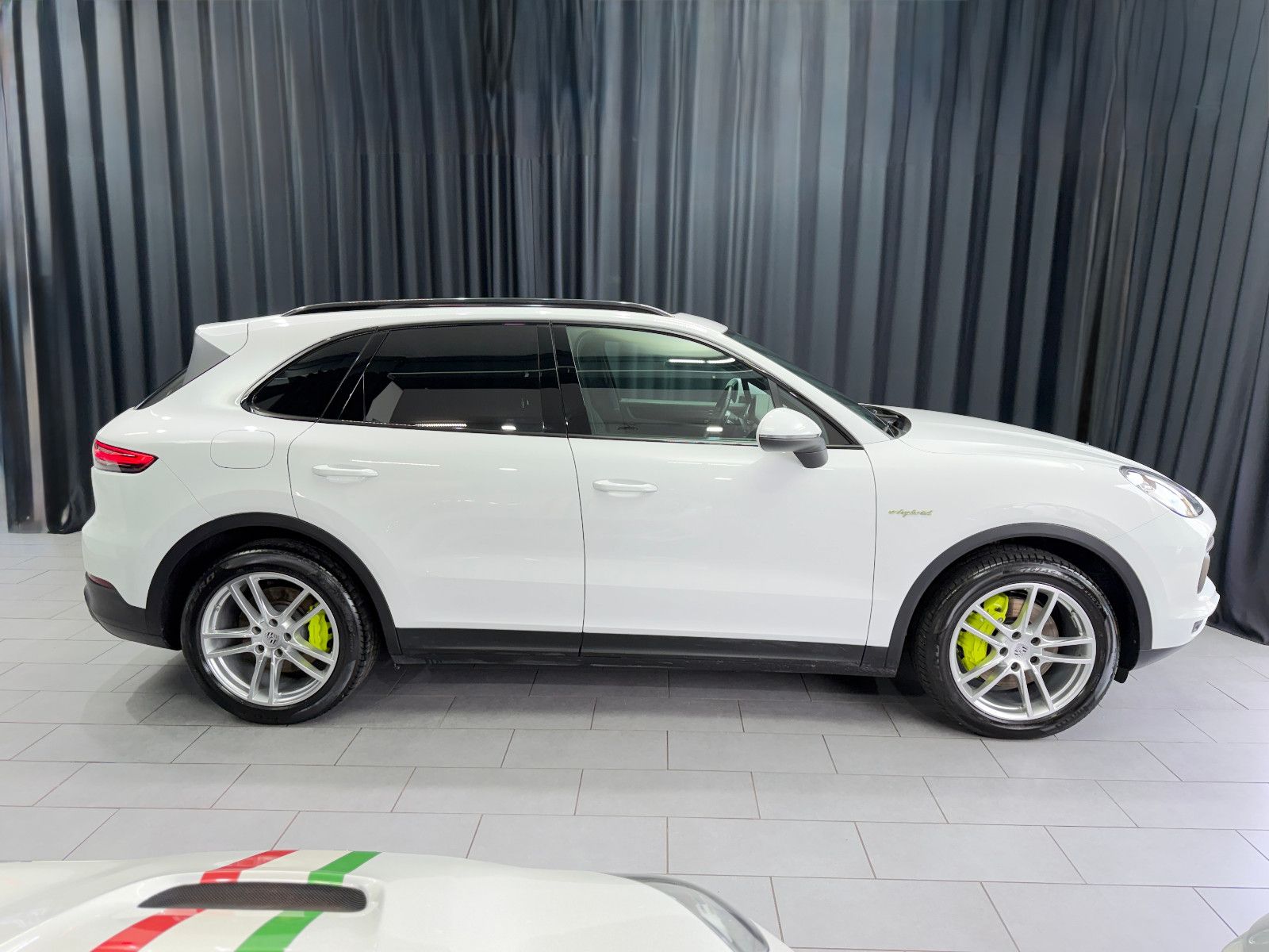 Fahrzeugabbildung Porsche Cayenne E-Hybrid|PANORAMA|SPORT-CHRONO|ACC