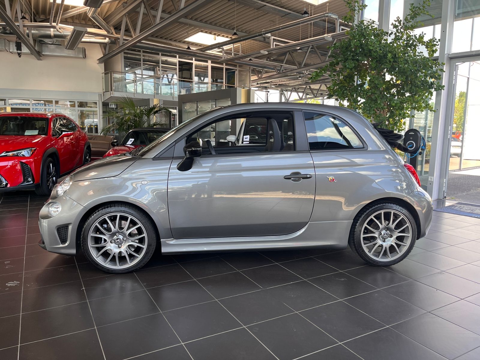 Fahrzeugabbildung Abarth 695C Turismo Aut. BEATS XENON NAVI