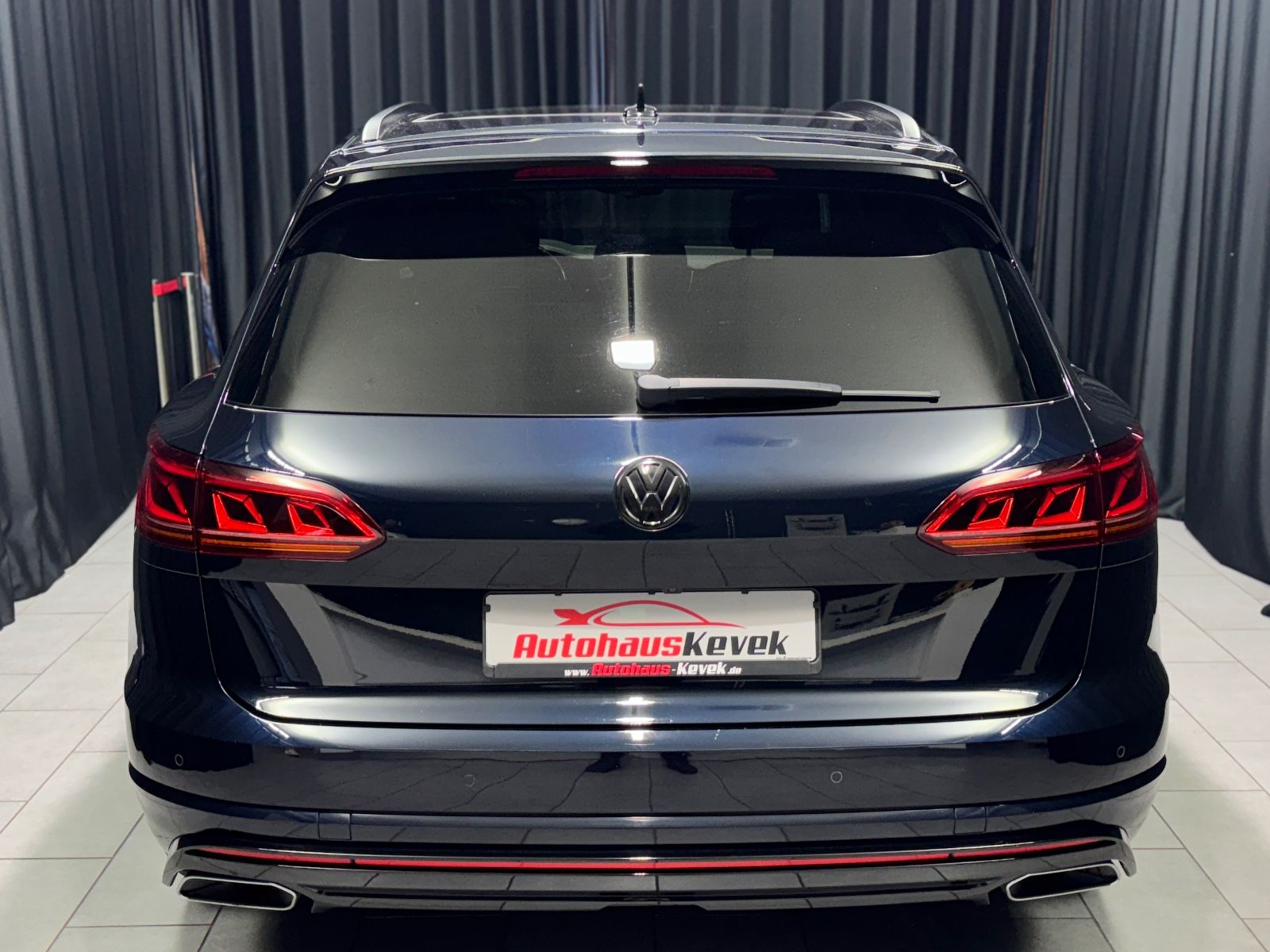 Fahrzeugabbildung Volkswagen Touareg 4.0 TDI V8 Atmosphere 4Motion|R-LINE|AHK