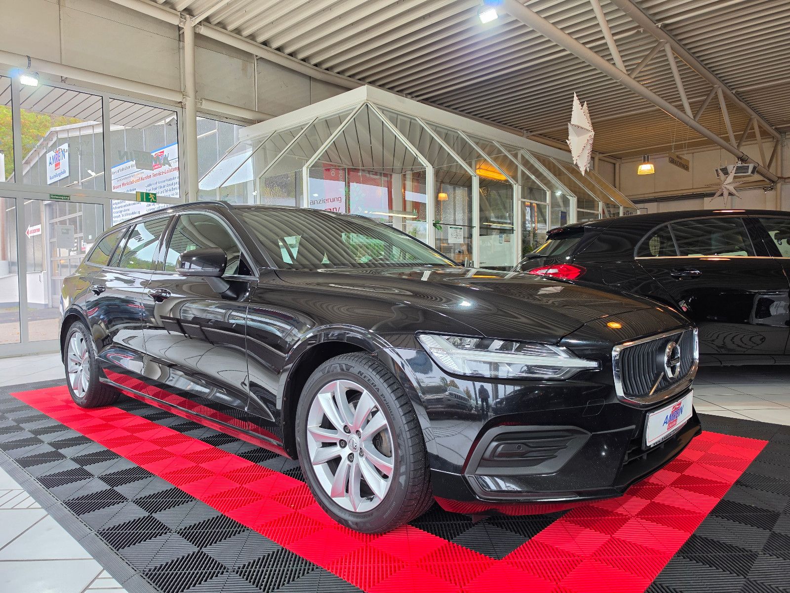 Volvo V60 Kombi Momentum KAMERA+LED+NAVI+