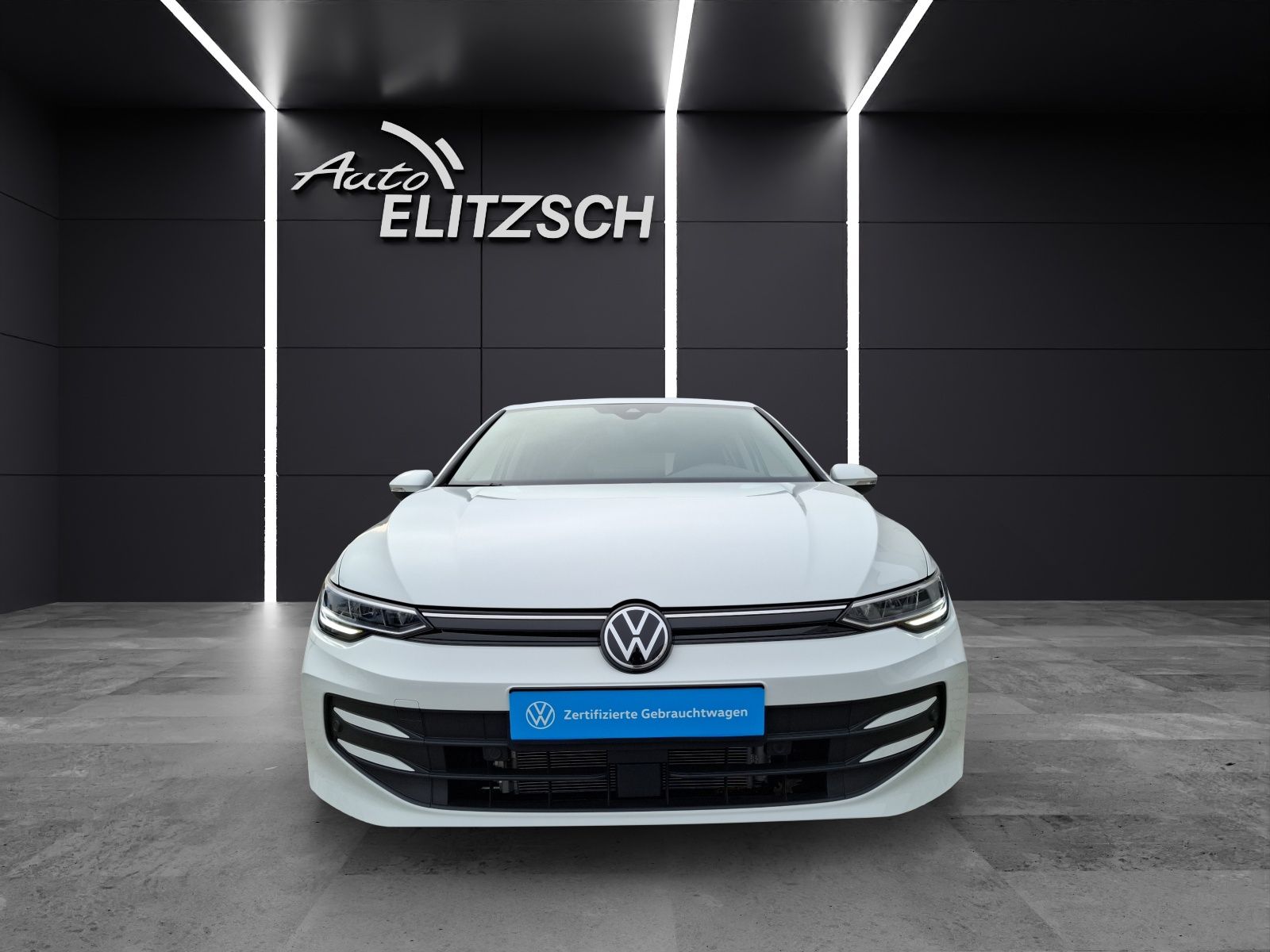 Fahrzeugabbildung Volkswagen Golf VIII TSI Life LED CarPlay AID ACC Park-Assi