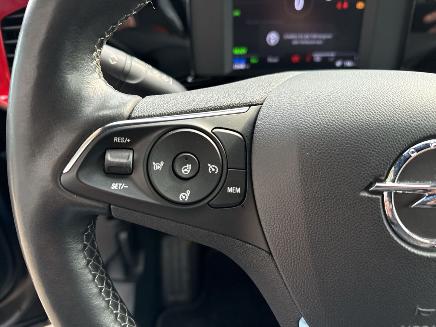 Fahrzeugabbildung Opel Mokka e GS Line Digitales Cockpit LED Apple CarP