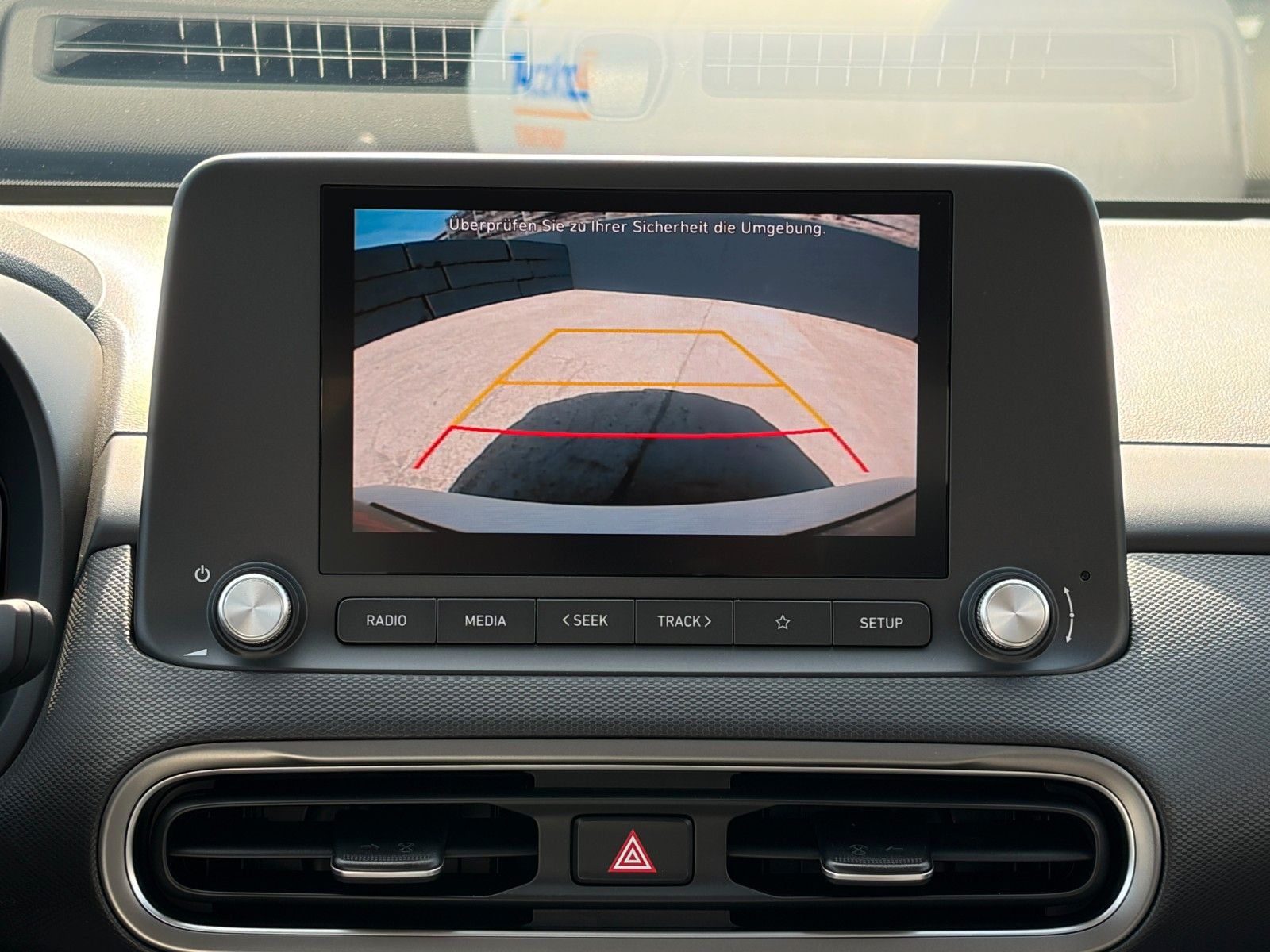 Fahrzeugabbildung Hyundai KONA E Select SHZ LHZ ACC Navi CarPlay PDC LKA