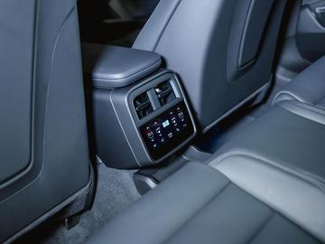 صورة مصغرة 45 لـ 2026 Porsche TAYCAN