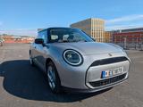 MINI Cooper E Essential | 3.457 km | 305 km Range - silberne MINI Cooper E