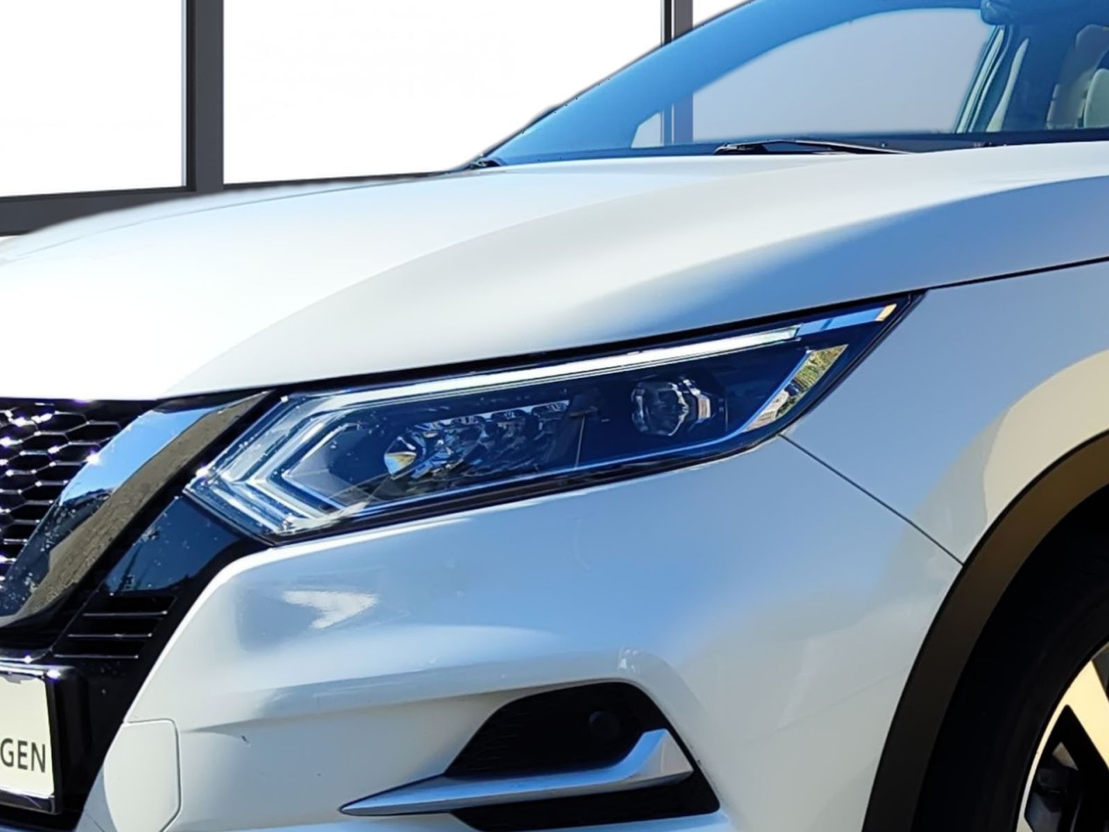 Fahrzeugabbildung Nissan Qashqai 1.3 DIG-T Akari*NAVI*360°KAMERA*SHZ*PDC