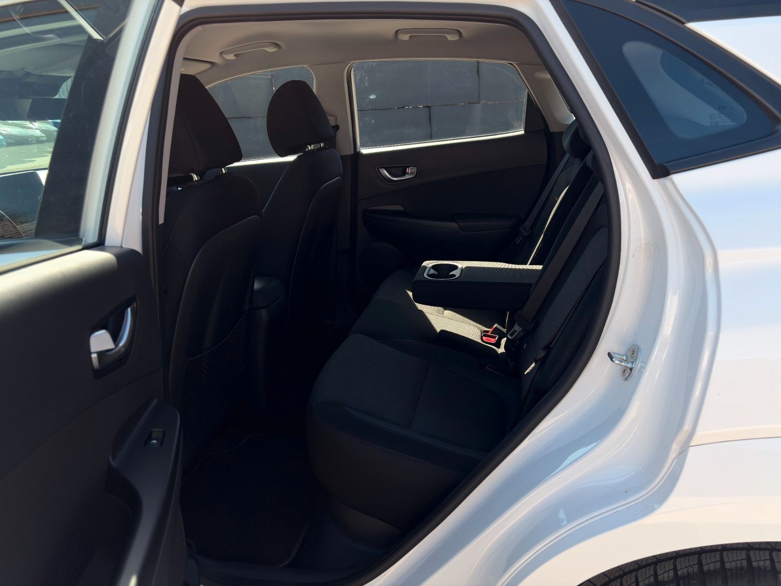 Fahrzeugabbildung Hyundai KONA E Select SHZ LHZ ACC LKA LFA Navi CarPlay
