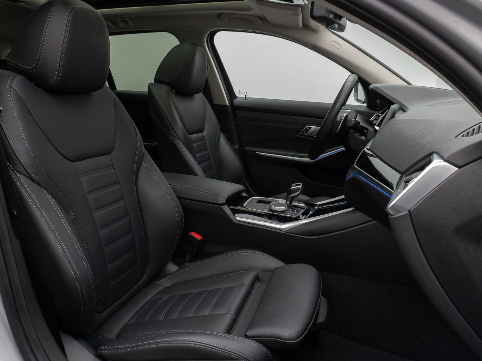 Fahrzeugabbildung BMW 330d xD Sport Line Kamera Panorama HUD DAB H/K