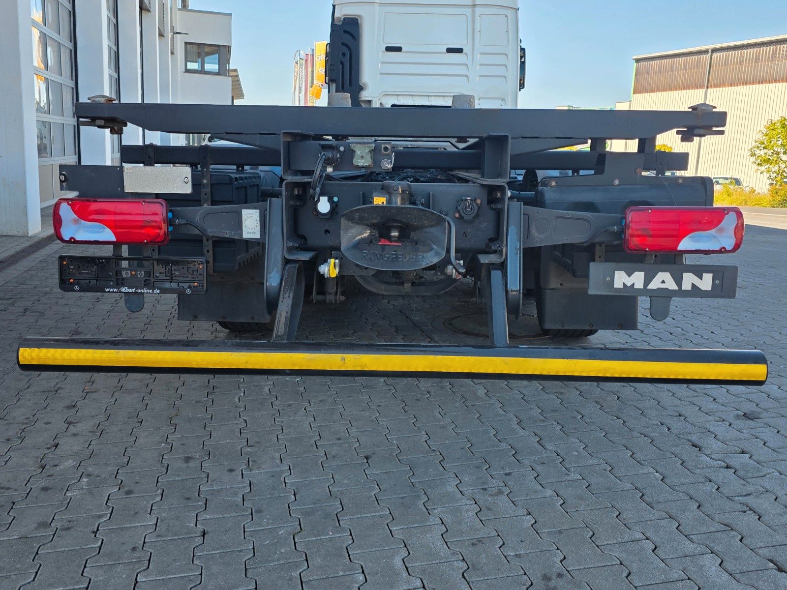 Fahrzeugabbildung MAN TGX 26.360 6x2-2 LL BDF Fahrschule 5 Sitze AHK