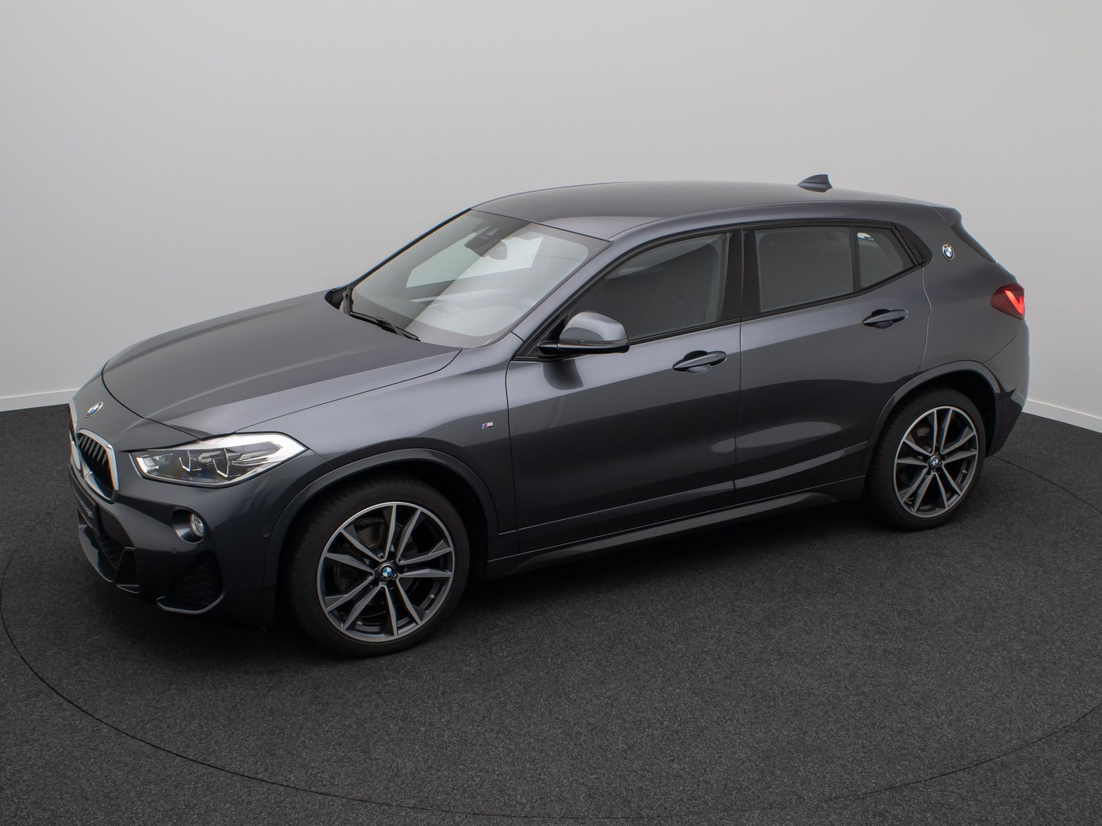 Fahrzeugabbildung BMW X2 sD18i M Sport AHK Kamera GeschwindiReg 19Zoll