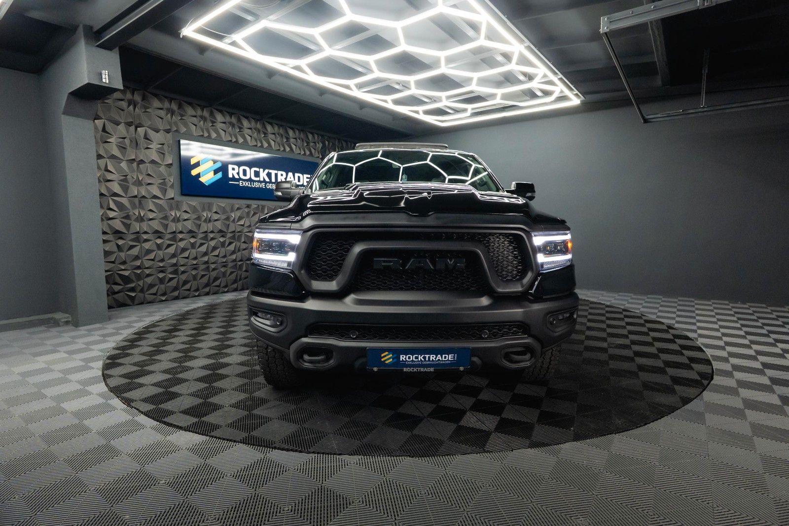 Fahrzeugabbildung Dodge RAM 5.7 V8 HEMI 4x4 REBEL OFFROAD Night AxleLock