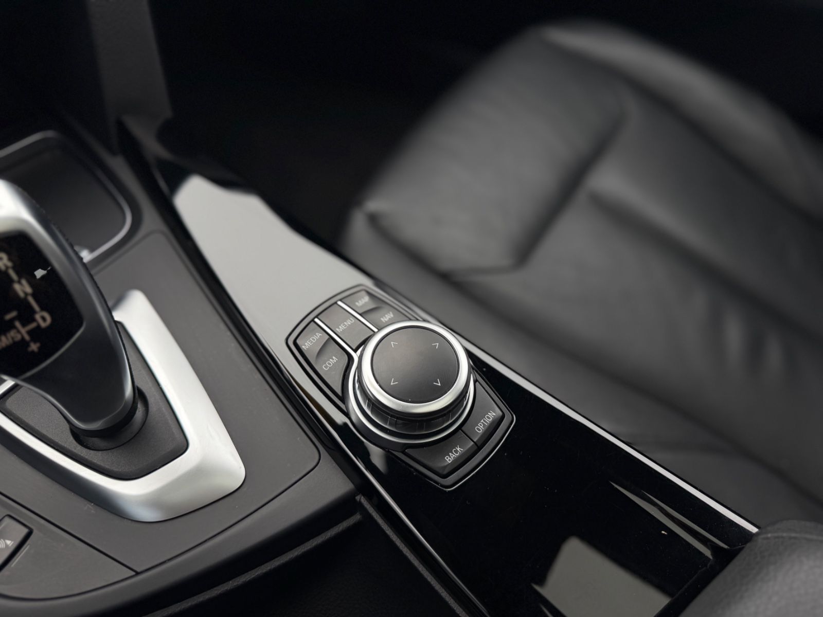 320d Aut. Advantage Pano Leder Navi HUD