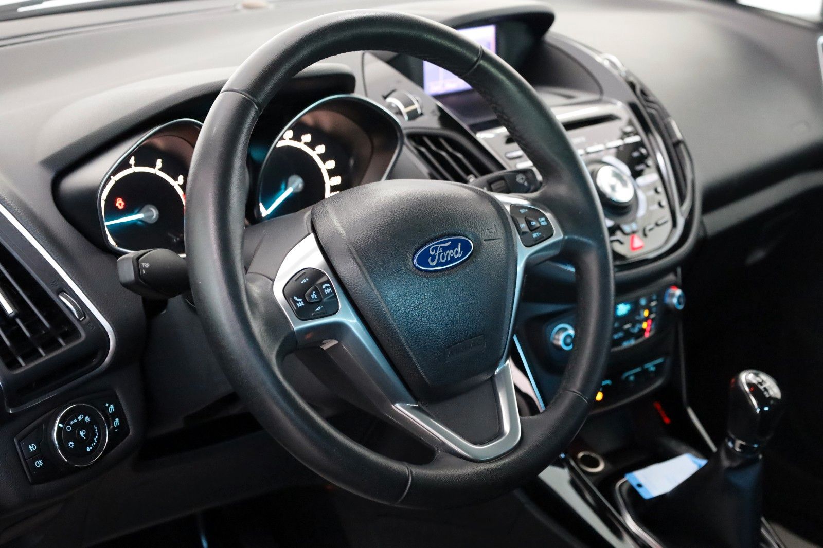 Fahrzeugabbildung Ford B-MAX Titanium Navi,SH,PDC,AHK,Allwetterreifen