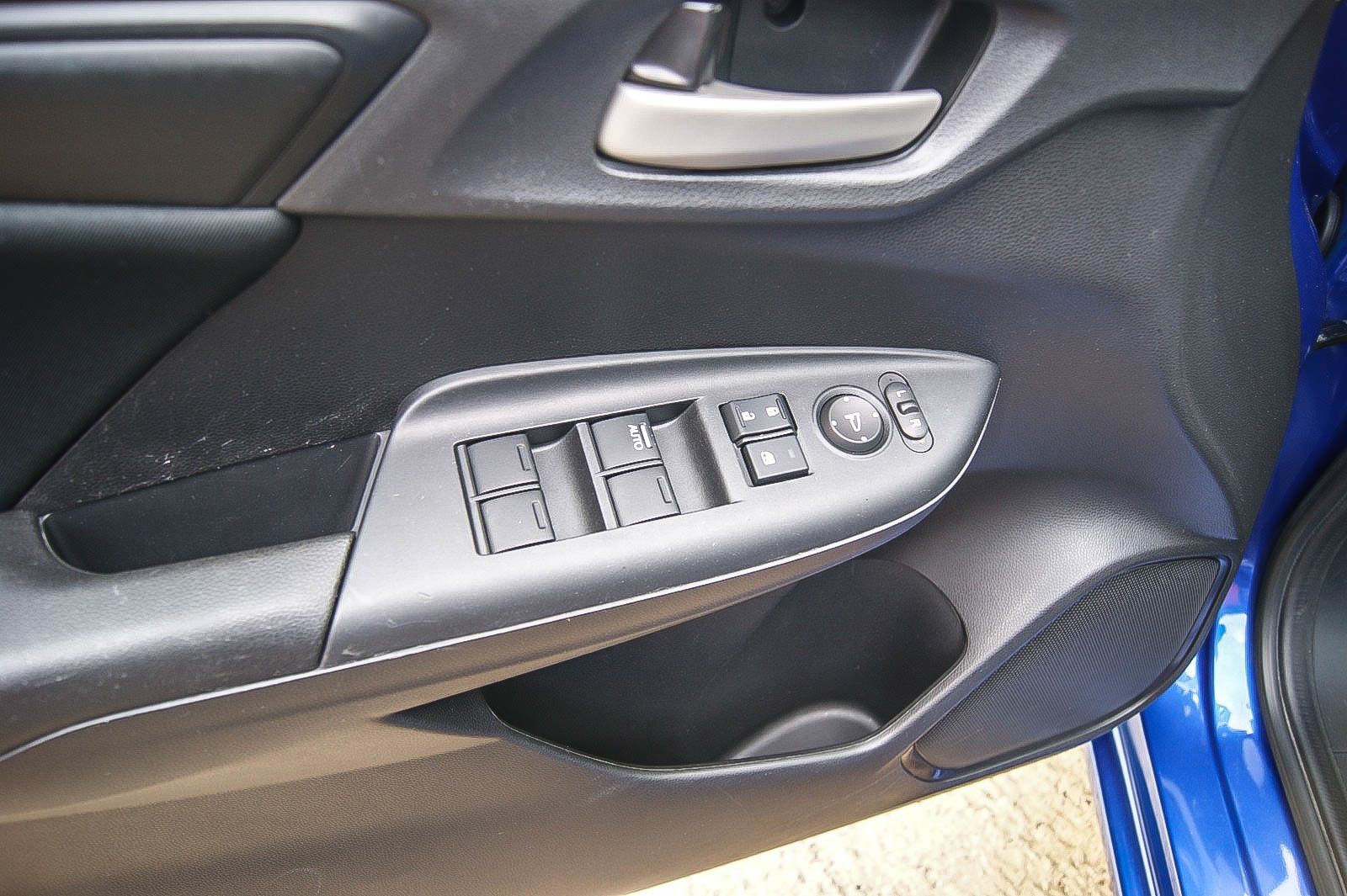 Fahrzeugabbildung Honda Jazz 1.3 i-VTEC Trend SPORTY BLUE RENTNERBESITZ