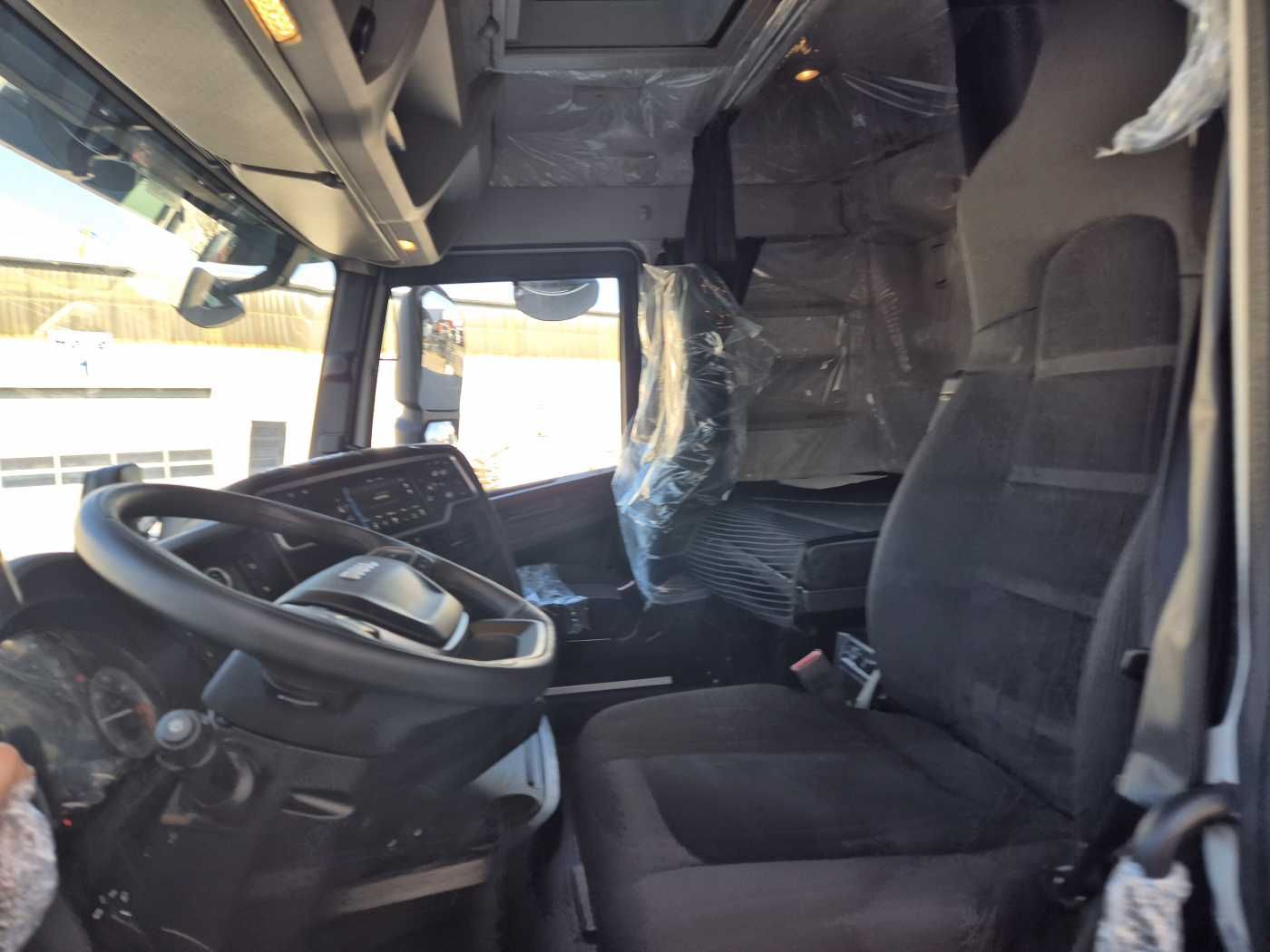 Fahrzeugabbildung Iveco X-Way AS280X46Y/PS ON 6x2 Meiller AK16 Intarder