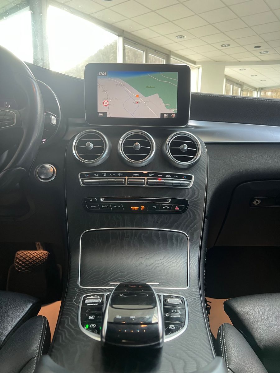 Fahrzeugabbildung Mercedes-Benz GLC 350 d 4Matic AMG LINE *PANORAMADACH*