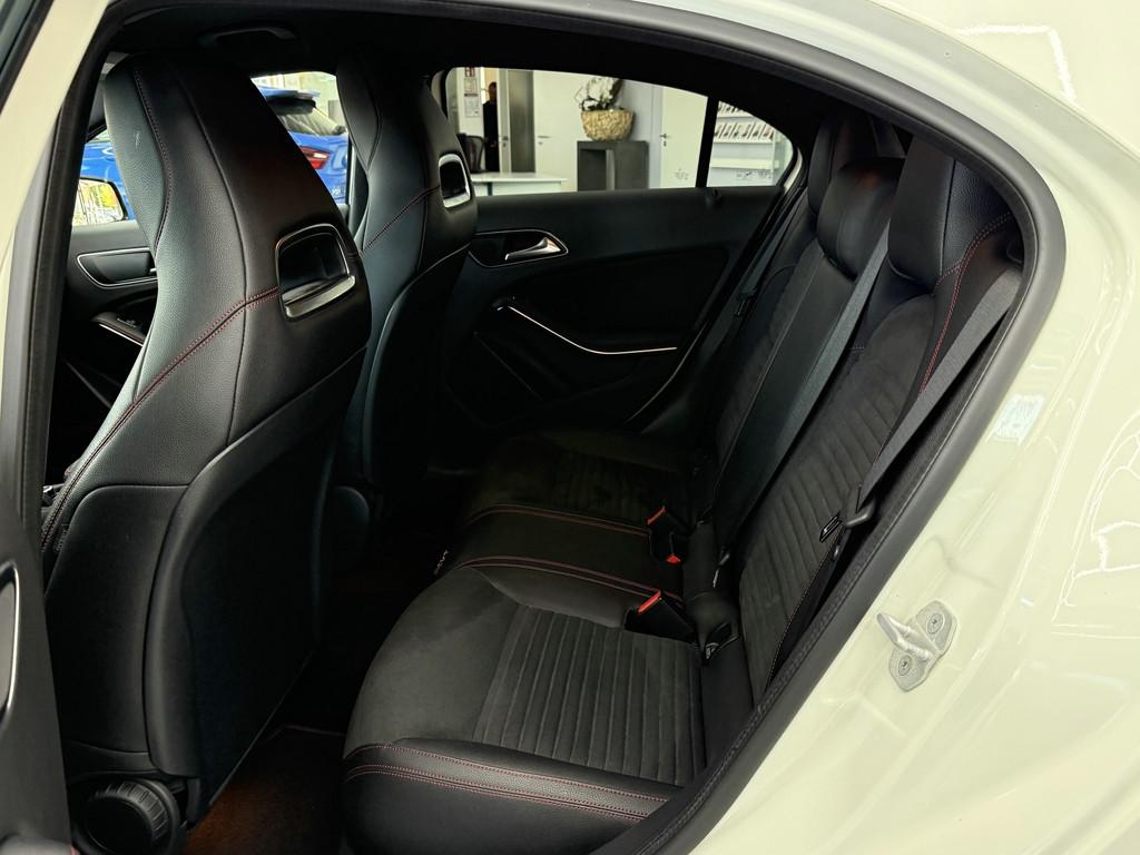 Mercedes-Benz A 200 CGI AMG Line, LED, Leder, Navi, 7G, Kamera