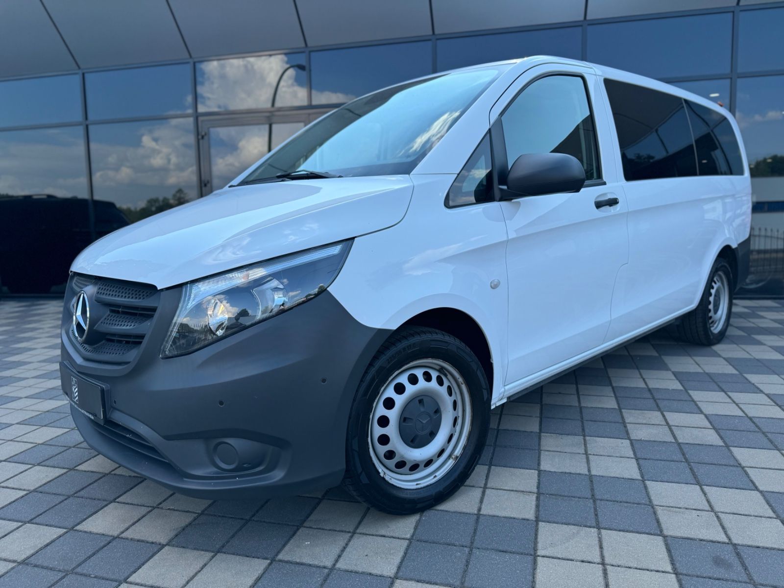 MERCEDES-BENZ Vito 114 CDI Tourer BASE LANG 9-SITZER,KLIMA,DAB