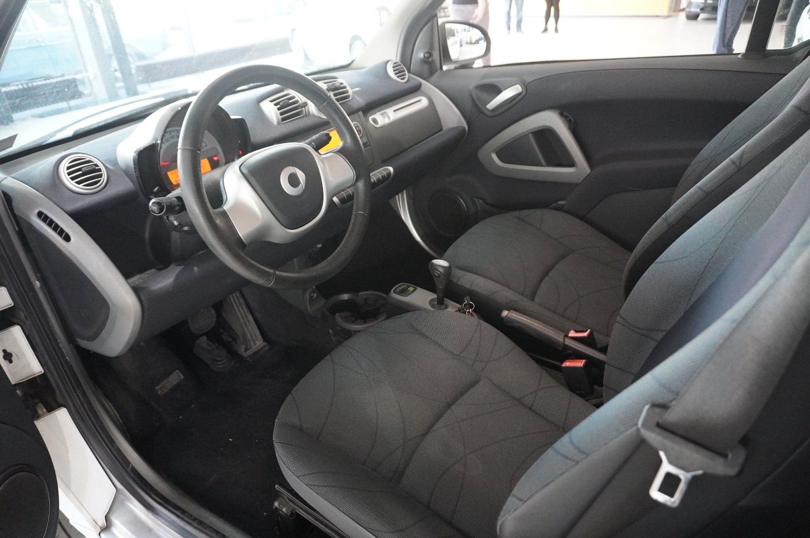 Fahrzeugabbildung Smart ForTwo 1.0 COUPE PASSION AUTOM. KLIMA/PANO/RADIO