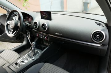 Fahrzeugabbildung Audi A3 Sportback 35 TFSI sport, Bi-Xenon