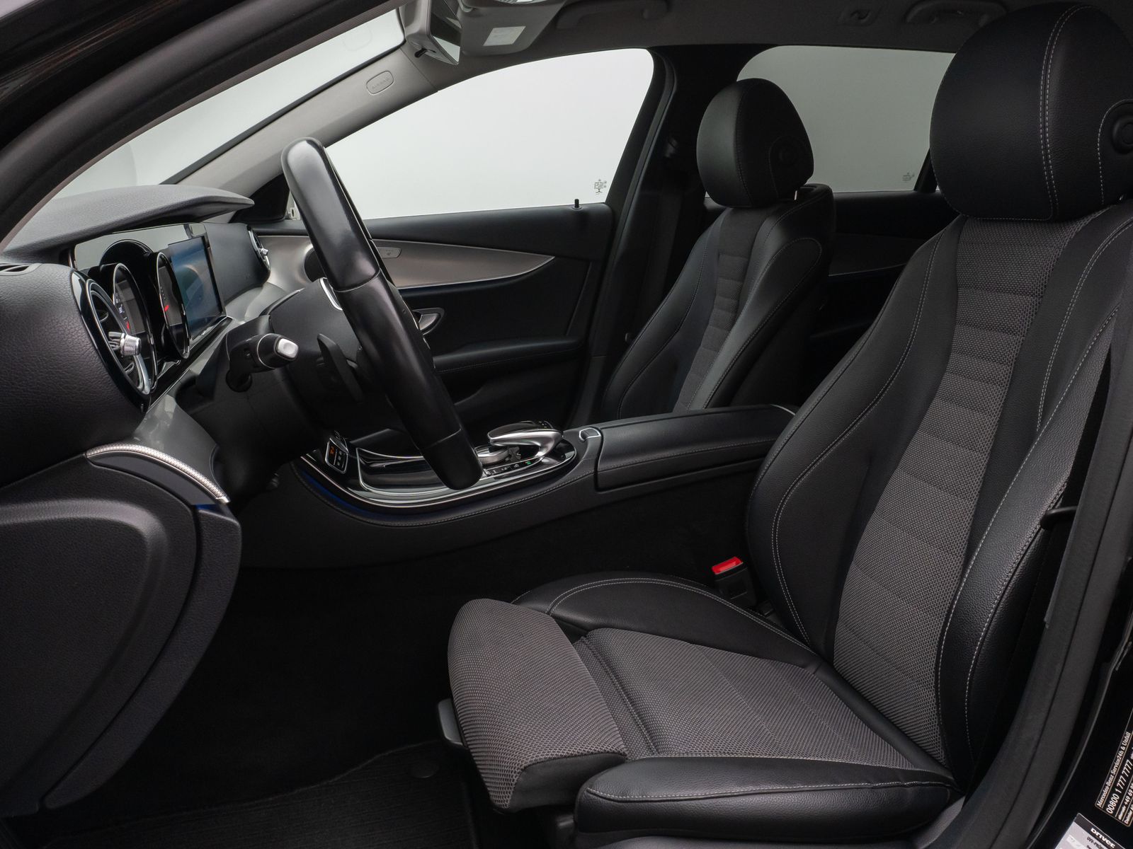 Fahrzeugabbildung Mercedes-Benz E 220d T-Modell Avantgarde Kamera AHK Tempomat