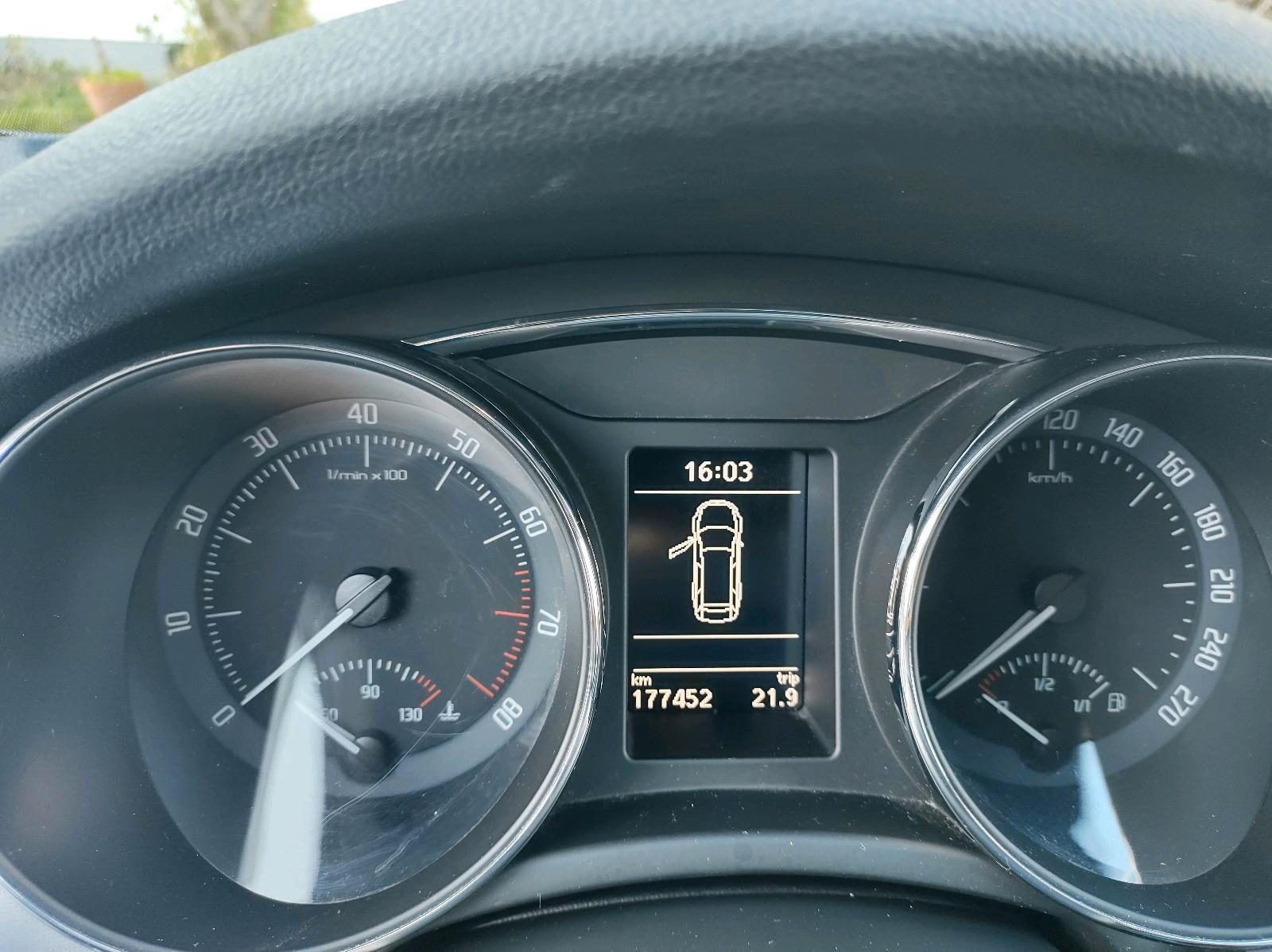 Skoda Superb 2013 — photo 10
