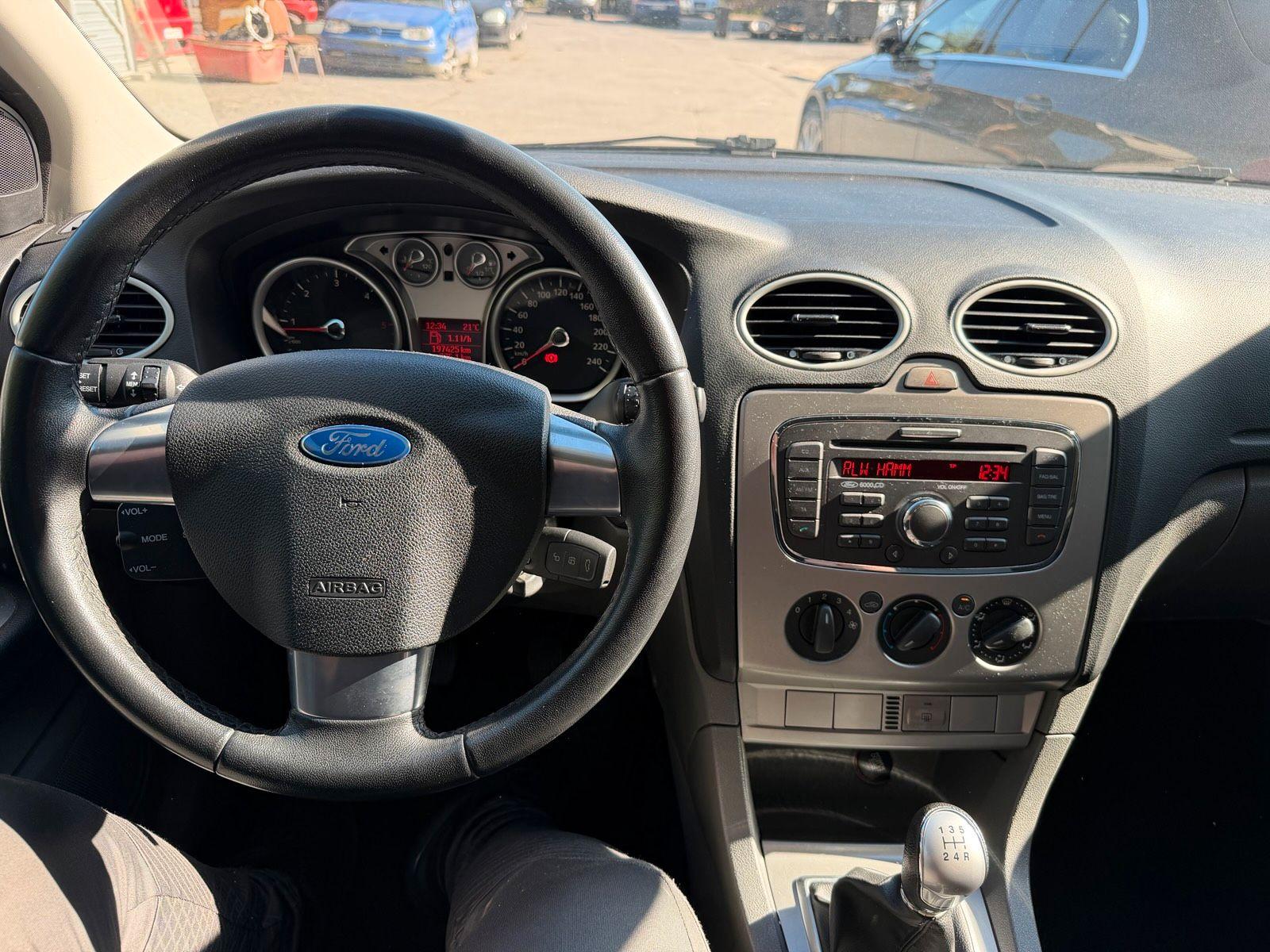 Ford Focus 2010 — photo 10