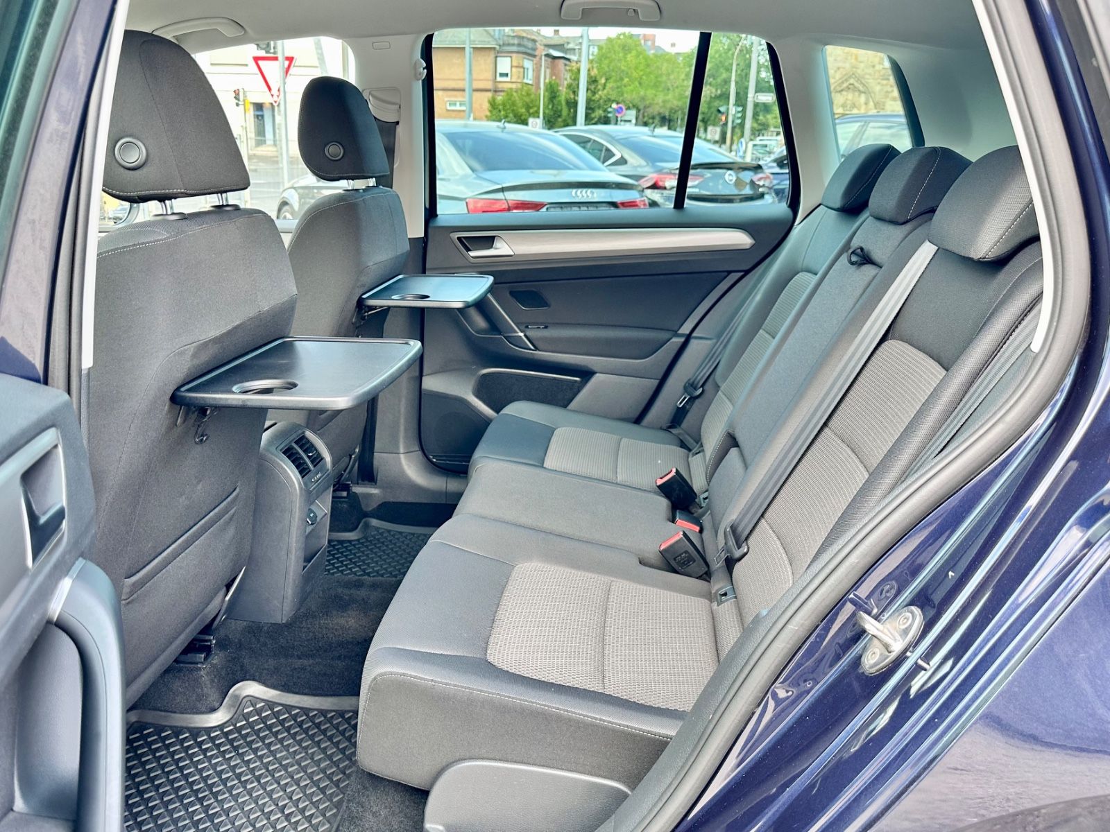 Fahrzeugabbildung Volkswagen GOLF SPORTSVAN 2.0 TDI*AHK+ACC+DSG+LED*