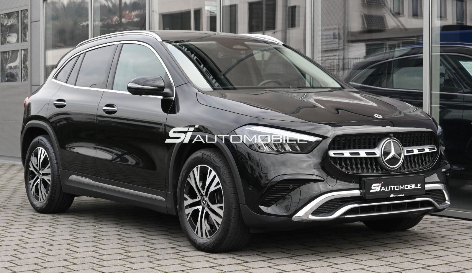 Fahrzeugabbildung Mercedes-Benz GLA 180 d DCT Progressive °ACC°PANO°MEMO°KEYLESS