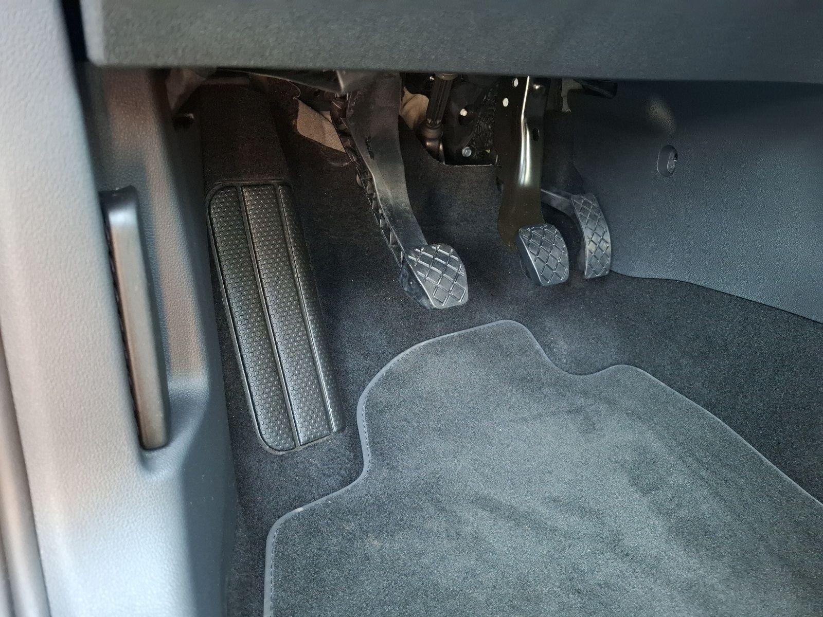 Fahrzeugabbildung Volkswagen T-Cross TSI Style Matrix AID ACC RFK SH LM