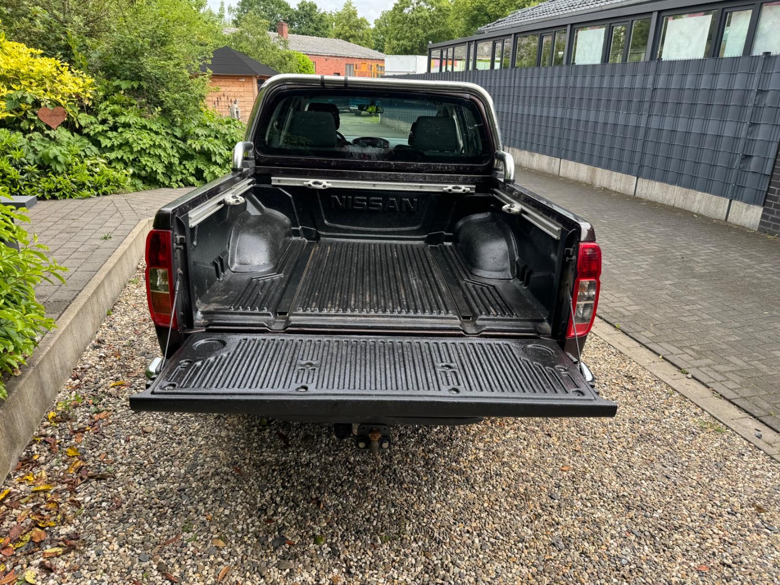 NISSAN NAVARA 2.5 dCi 190ch 4X4 - DOUBLE CAB - HARD-TOP - ATTELAGE - SIÈGES CHAUFFANTS - CLIM BIZONE