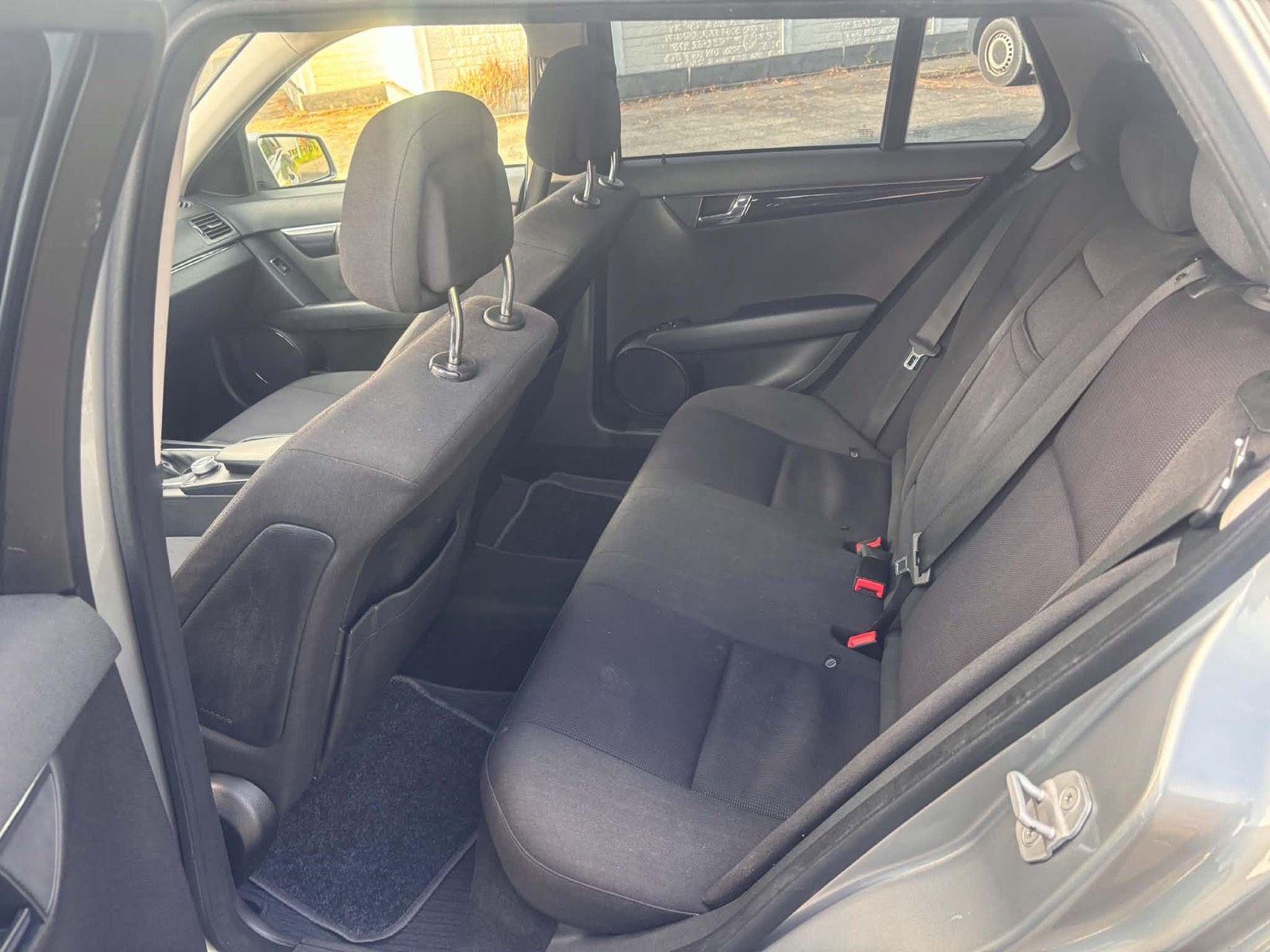 Mercedes-Benz 220 2010 — photo 12