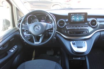 Mercedes V 220 - 10
