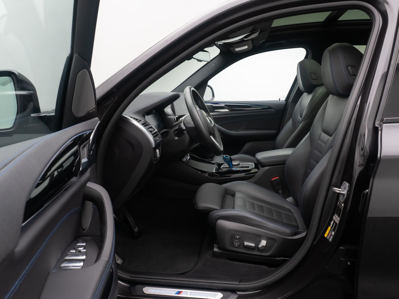 Fahrzeugabbildung BMW iX3 IMPRESSIVE 360° HUD H/K DAB Komfort Panorama