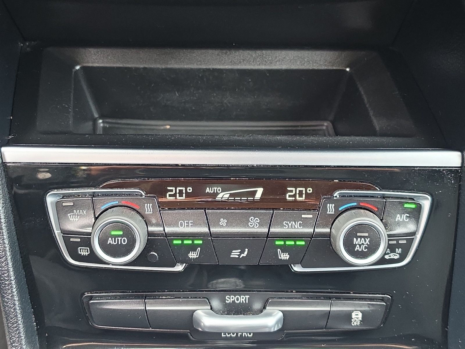 Fahrzeugabbildung BMW 218 2 Active Tourer 218 i TÜV SERVICE NEU
