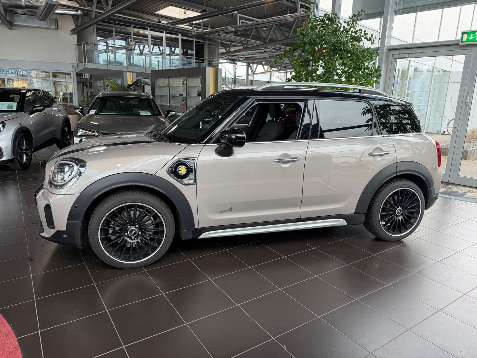 Fahrzeugabbildung MINI Countryman Cooper SE PHEV Classic Trim All4 PANO