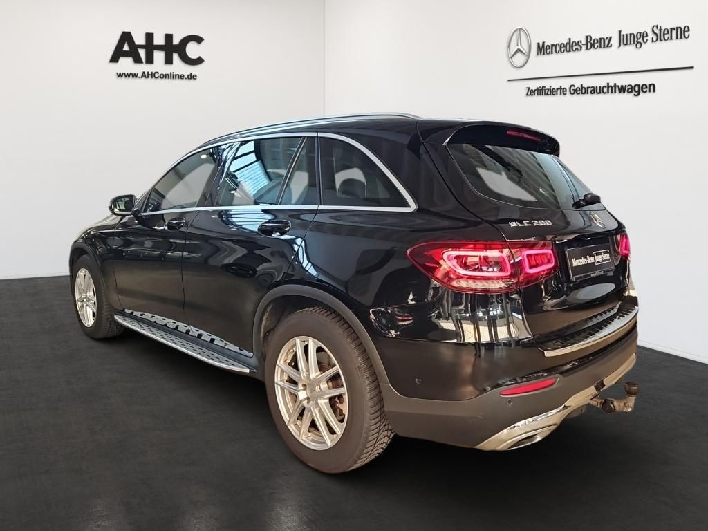 Fahrzeugabbildung Mercedes-Benz GLC 200 4M AHK Pano Navi LED SHZ Ambie. SpurH.