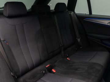 Fahrzeugabbildung BMW 520d xDr Tour HUD DAB Komfortzugang HI-FI