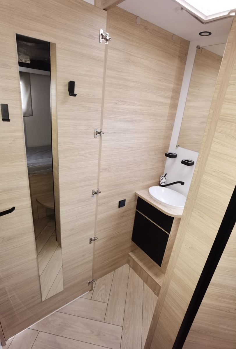 Fahrzeugabbildung Challenger 380 Graphite Edition