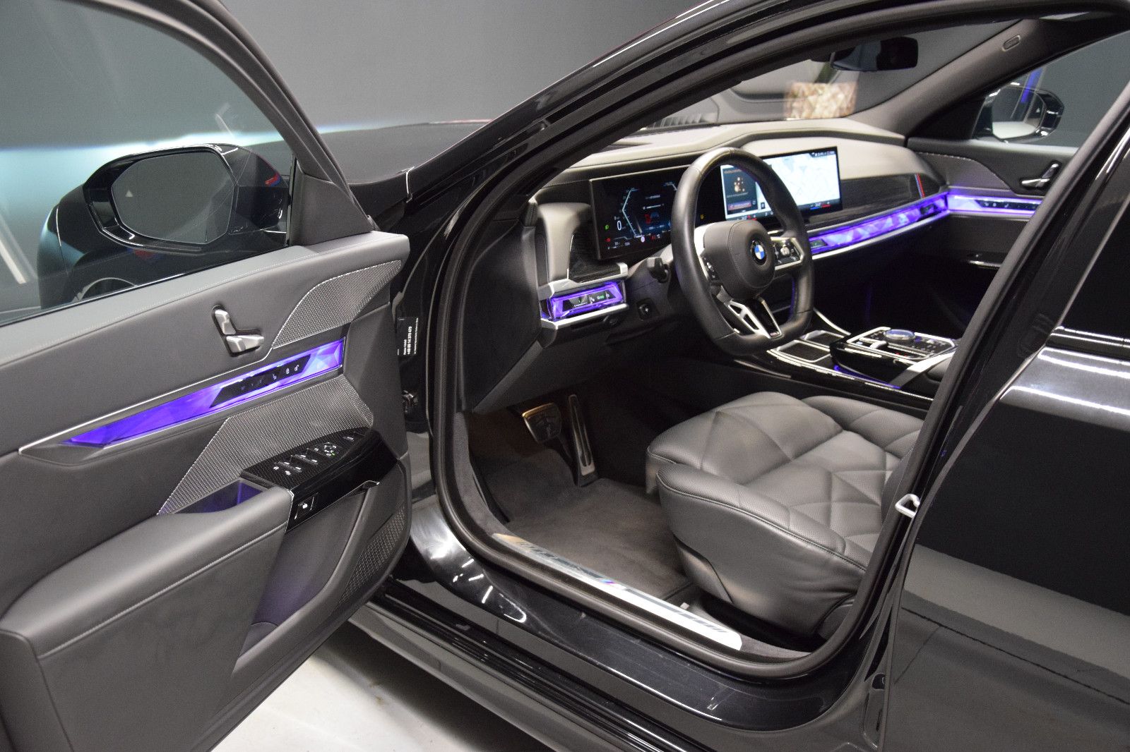 Fahrzeugabbildung BMW 740 d xDrive M Sport Pano Memory B&W Soft-Close