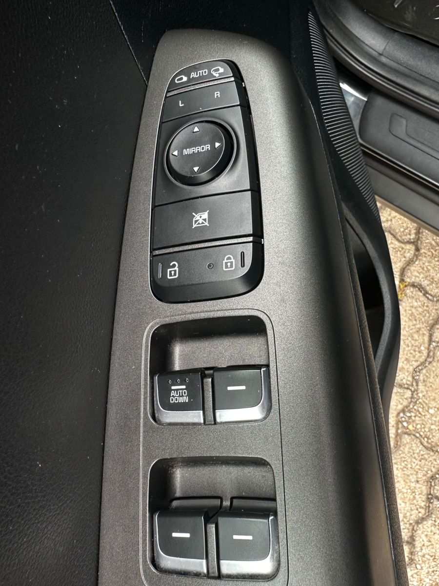 Fahrzeugabbildung Kia Sportage 2WD, Klimaaut., Shz, Cam.