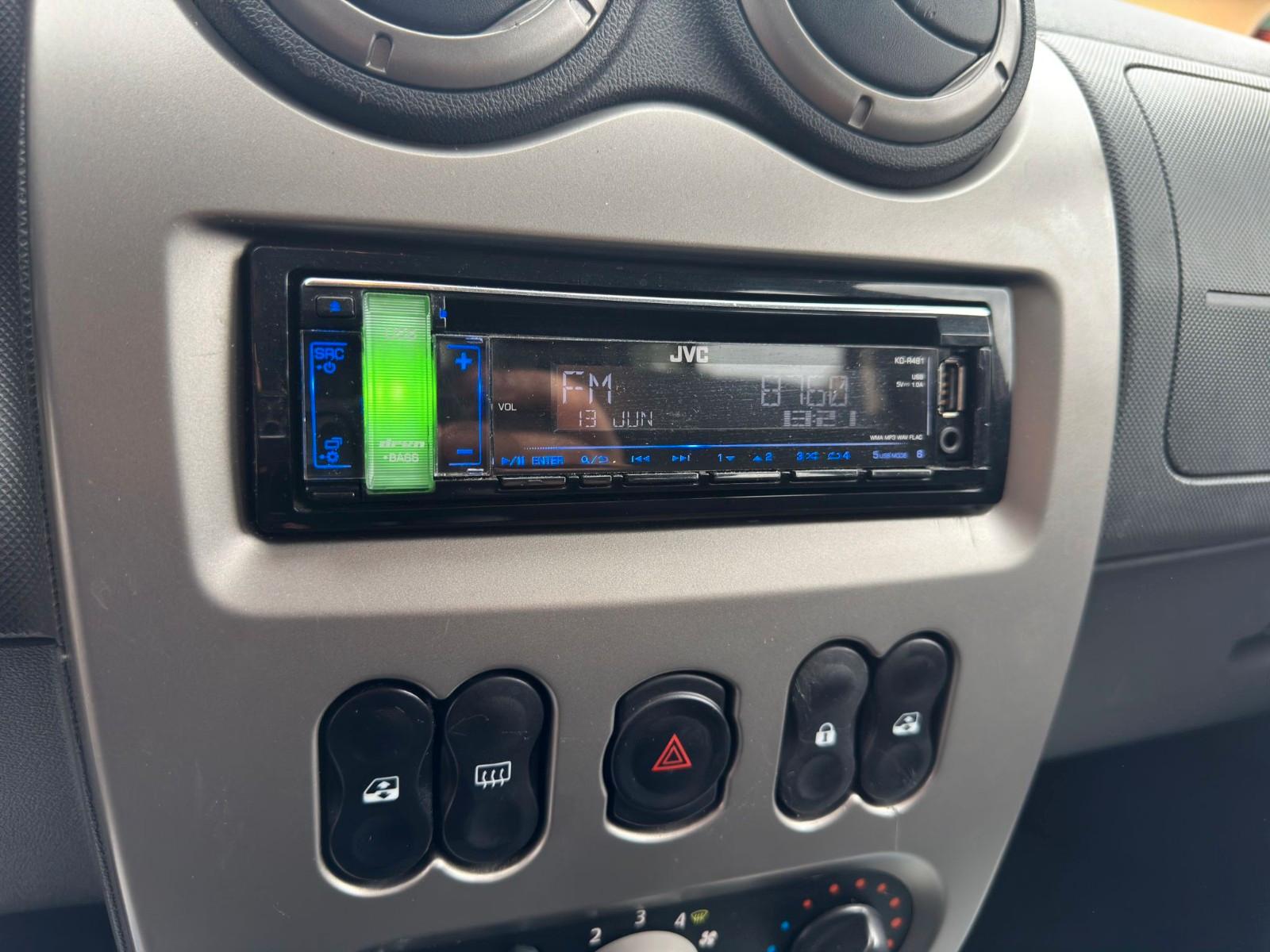 Dacia Sandero 2012 — photo 14